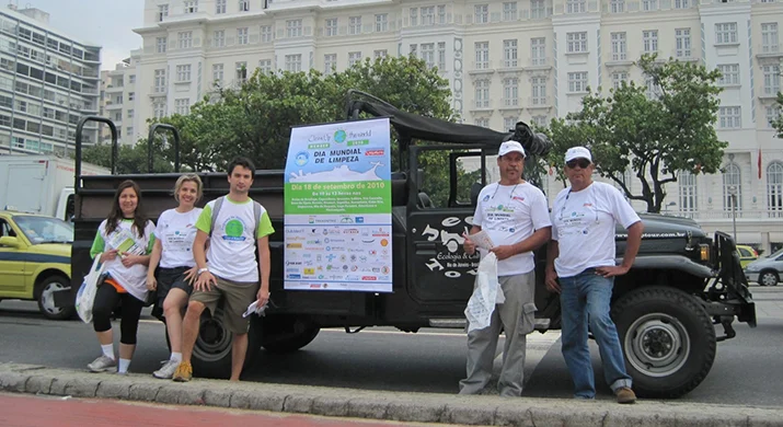 Equipe em ação do Dia Mundial de Limpeza